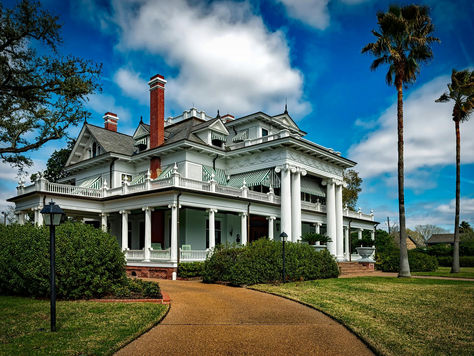 Is Selling Your Home to a Cash Buyer Right for You?