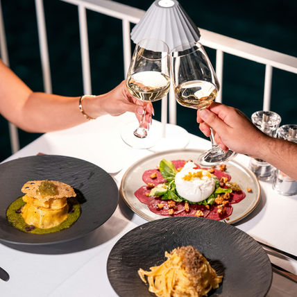 The Luxury Lifestyle Photo Trend Quietly Reshaping High-End Dating App Profiles in 2026