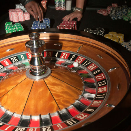 From Flat Pixels to Live Streams: The Rapid Technological Evolution of Online Table Games