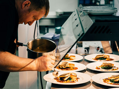 Private Cooking Class Nyc vs Group Cooking Class Nyc: Which Offers Better Networking Opportunities?