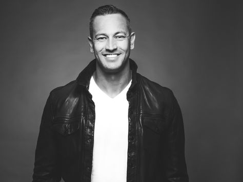 The American Dream: From Busboy to Magnate - Santiago Arana, The Agency