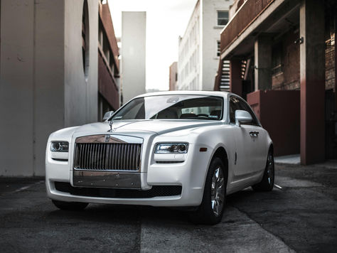 Protecting Your Investment: The Smart Way To Purchase Luxury Vehicles