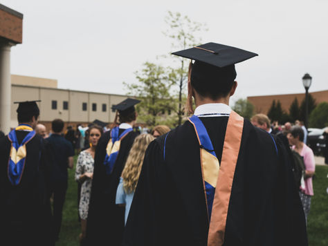 EDUCACIÓN Y BECAS