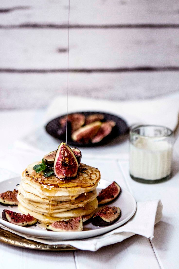 Ricotta pancakes and maple syrup