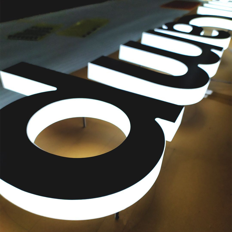 3D LED Akrylbogstaver med Farvet Vinyl