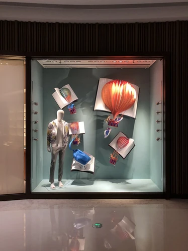 Retail Front Window Display – Modern Design for Visual Promotion | Yijiao