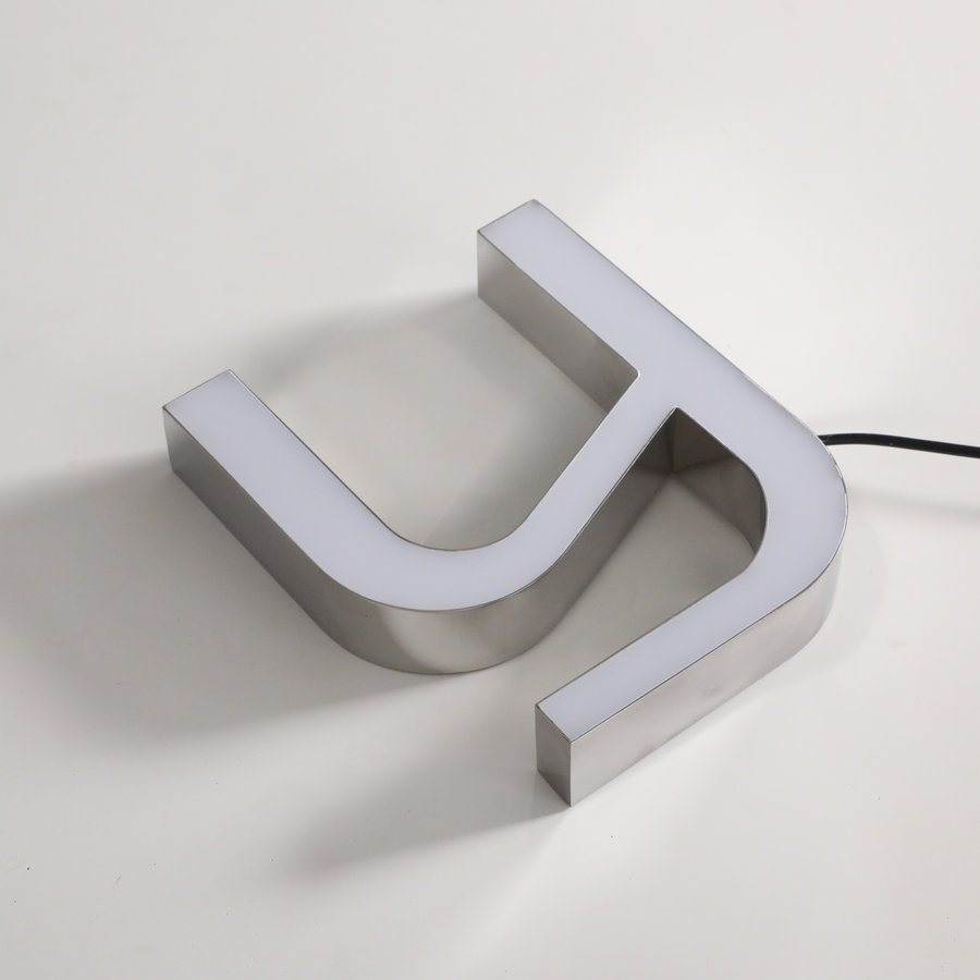 Frontbelyste Metal Kanalbogstaver - Poleret Finish