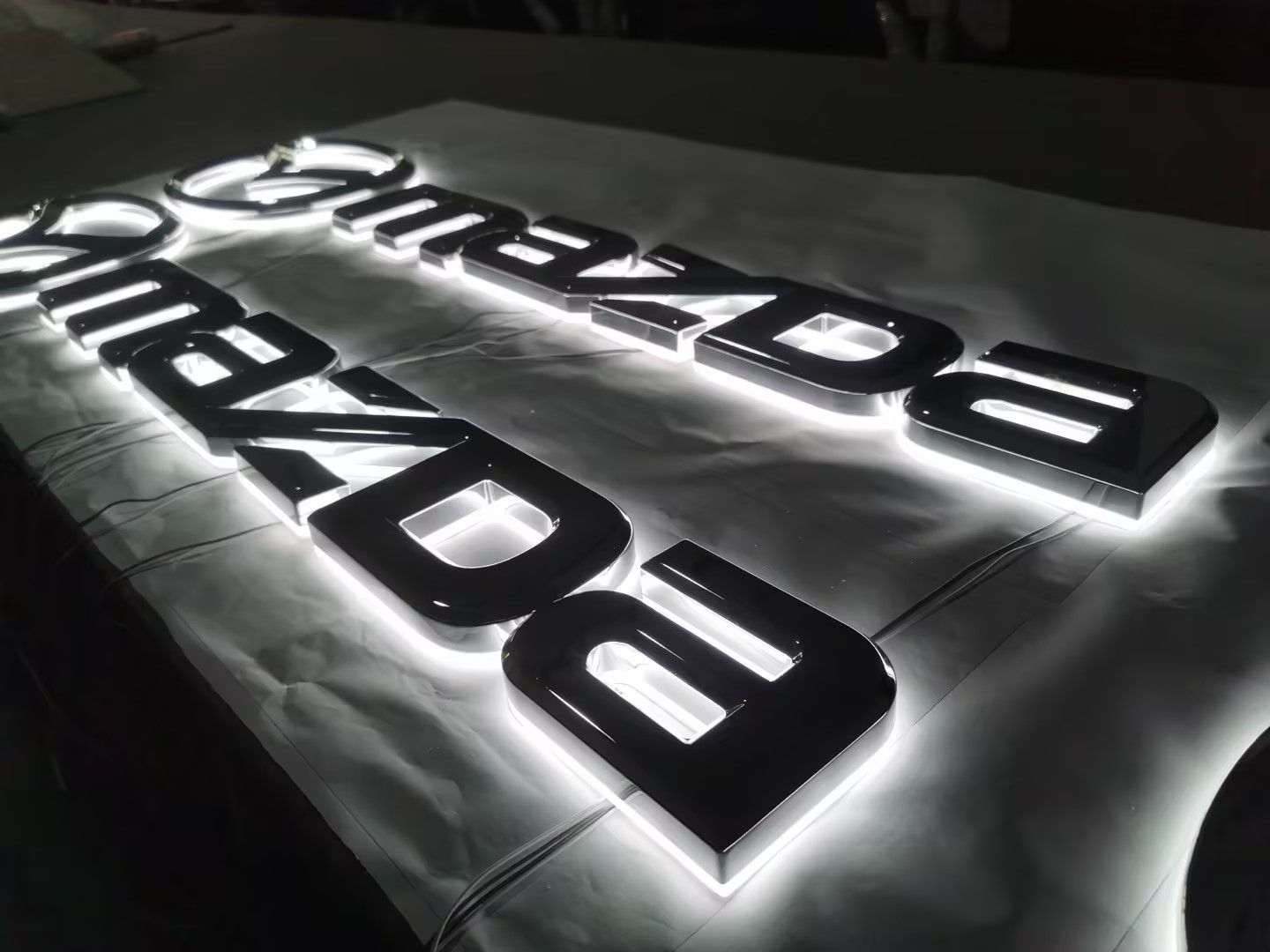 Yijiao 3D Backlit Signage Illuminated Car Logo with Vacuum Coating Effect