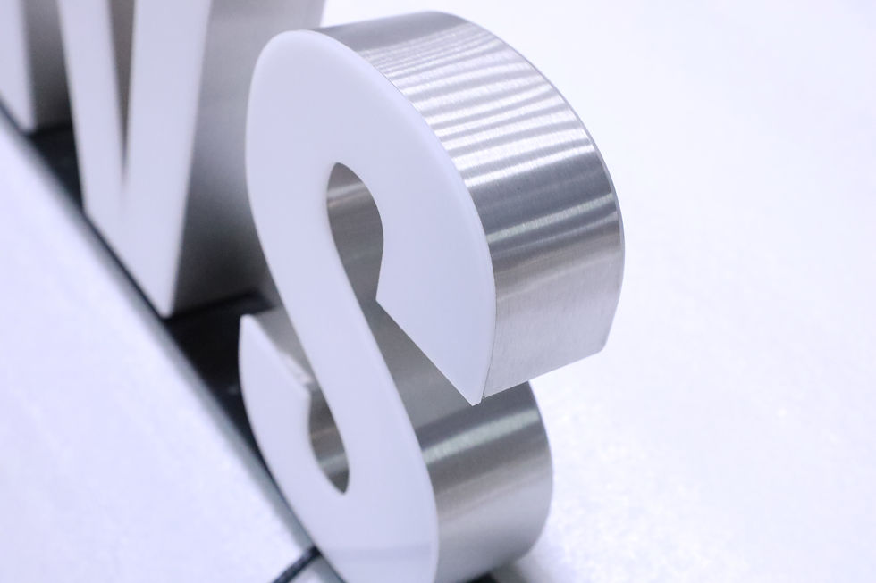 Miniatura: Yijiao Free Standing LED Sign Front Luminous Polished Metal Channel Letter Material