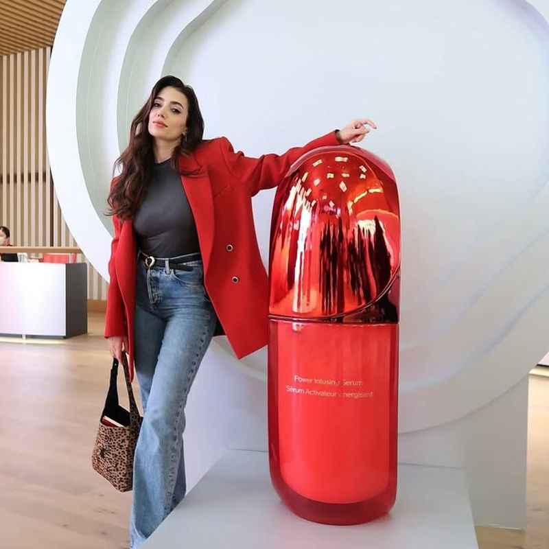 Thumbnail: Essence Serum Bottle Model