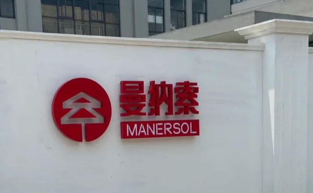 Miniatura: Enhance Brand Recognition with Custom 3D Sky Signs and Dynamic Lighting