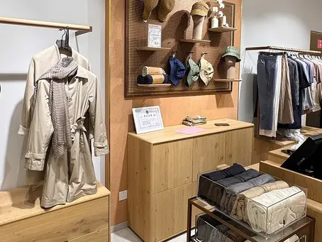 Oak and Iron Harmony: A Custom Fixtures for Modern Fashion Retail