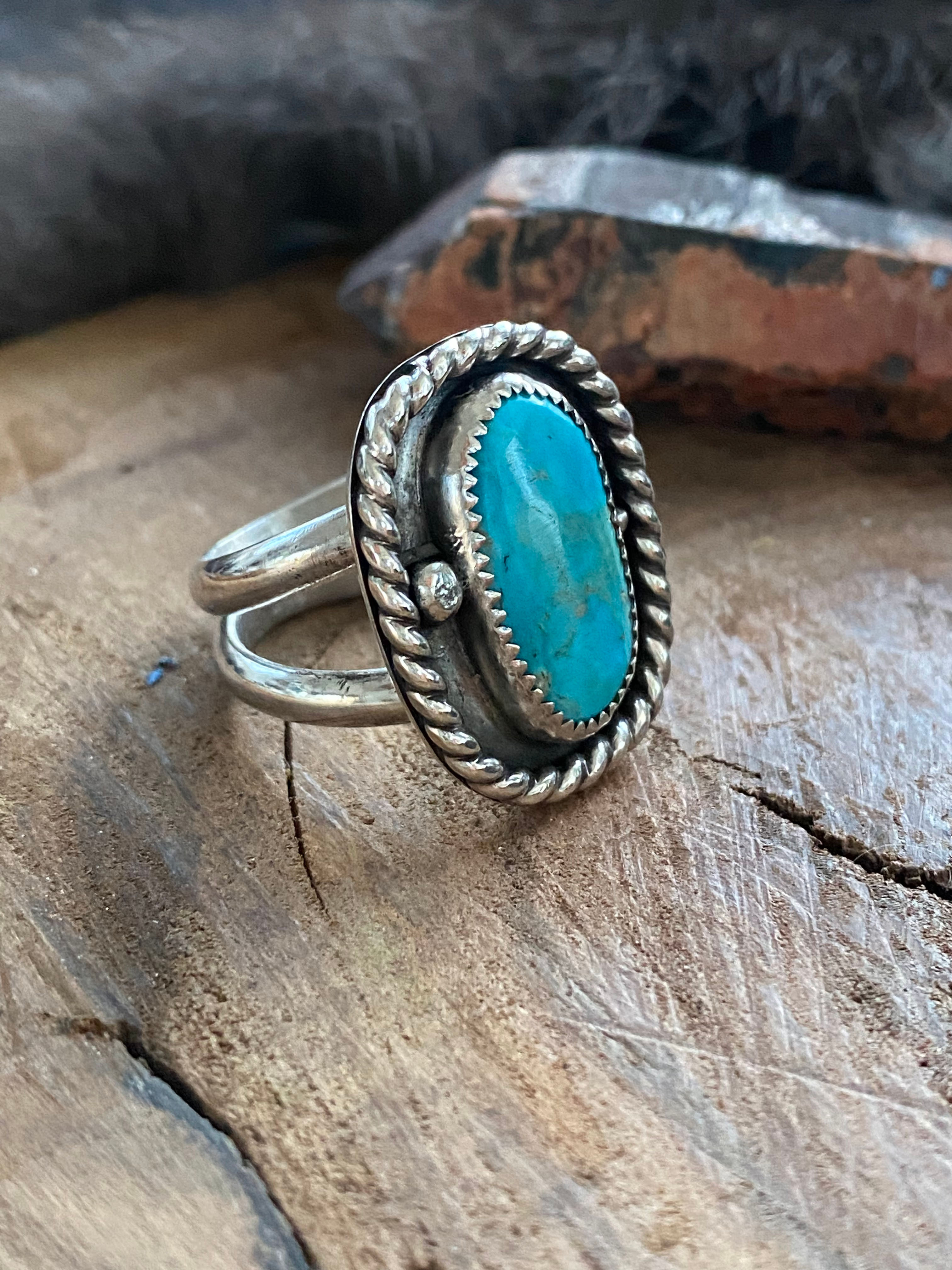 BUTTON ROCK RING - Size 6 1/2