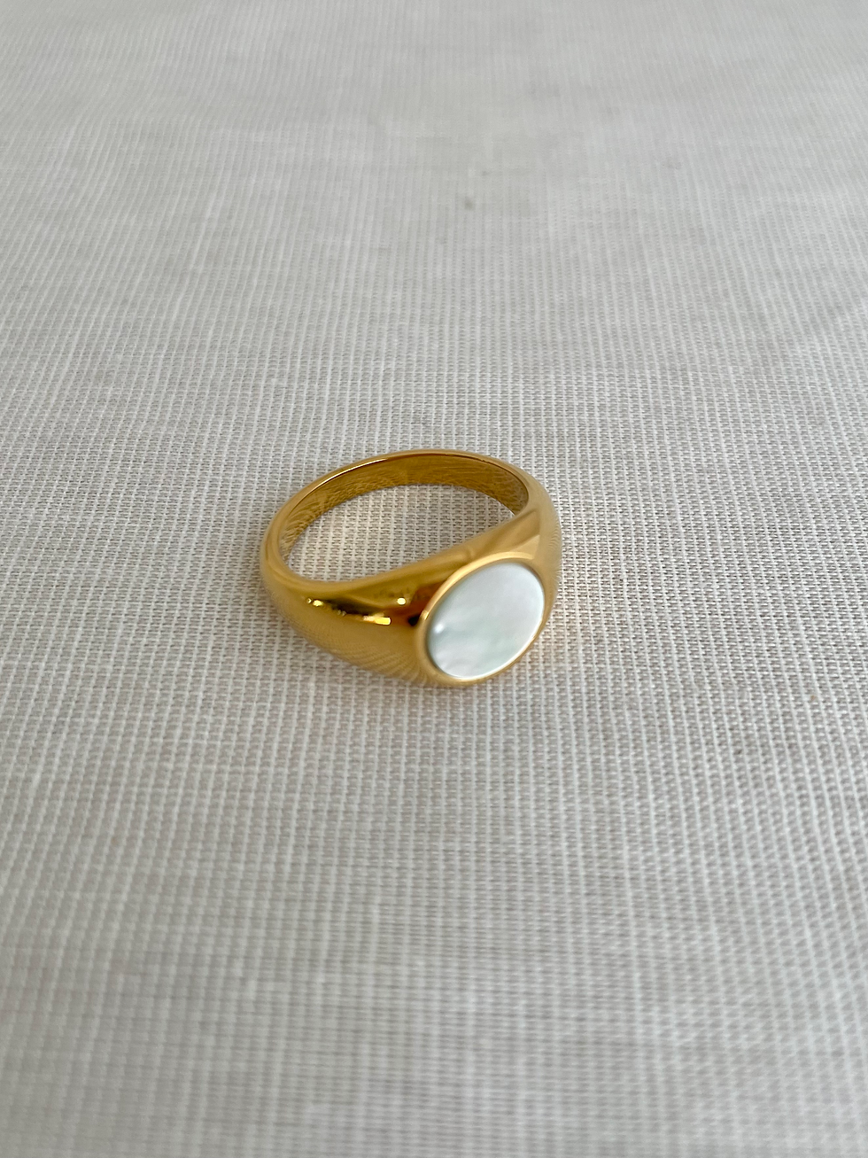 Thumbnail: Shelly round ring