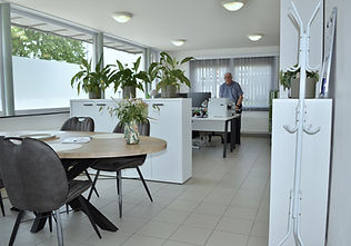 kantoor binnen 1.jpeg