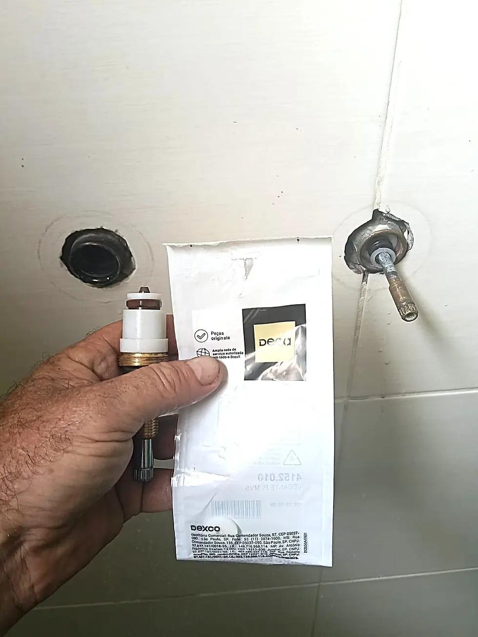 Foto de troca de reparo em chuveiro de condomínio em Indaiatuba