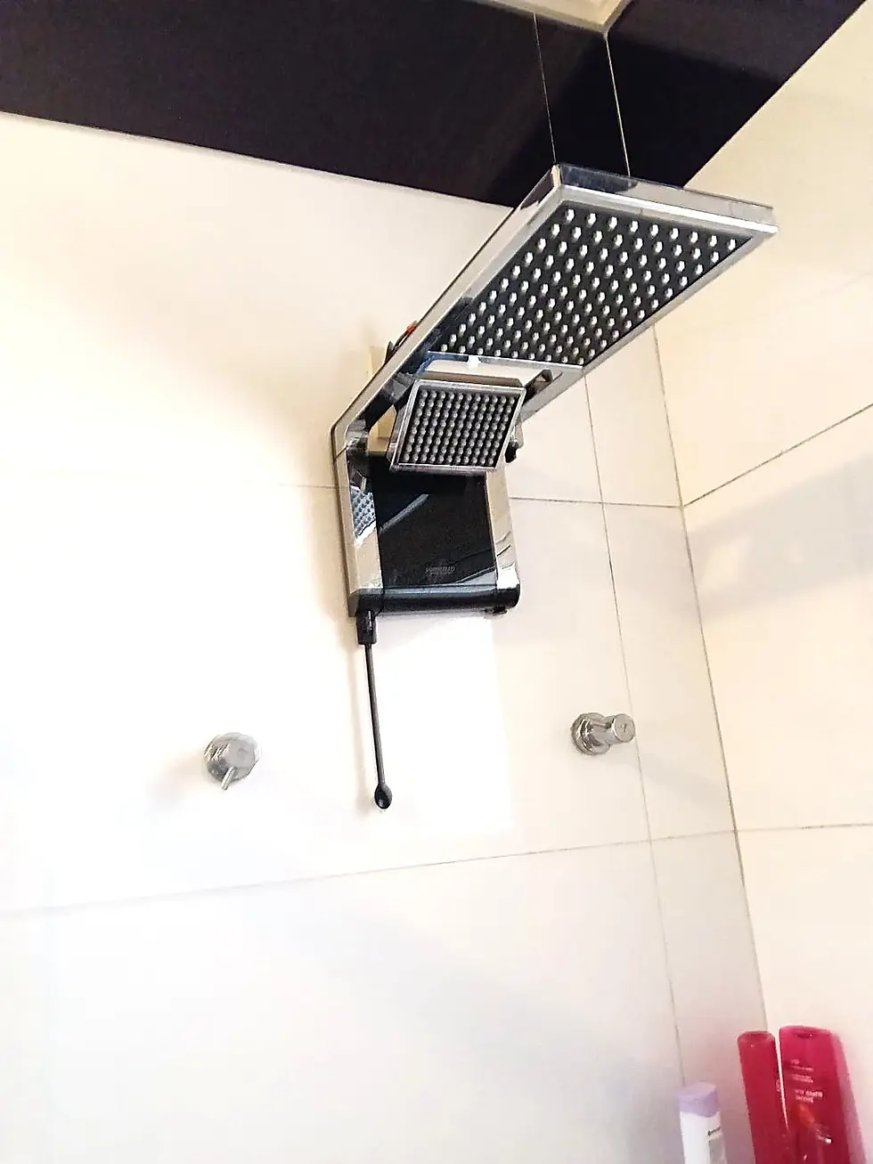 foto real de manutenção de chuveiro pela Tudo de Água