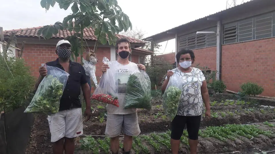 Visitar uma horta orgânica é muito mais do que comprar verduras, é poder sentir um aroma esquecido de contato com a natureza. É ver, compreender e aprender sobre como é bom comer alimentos limpos, puros e frescos...