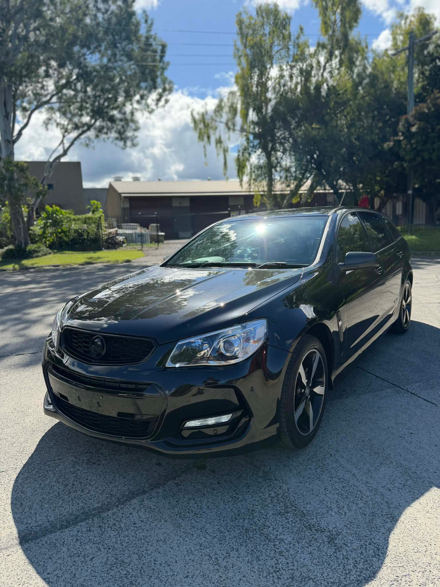 Holden commodore Vf sv6 black edition wagon