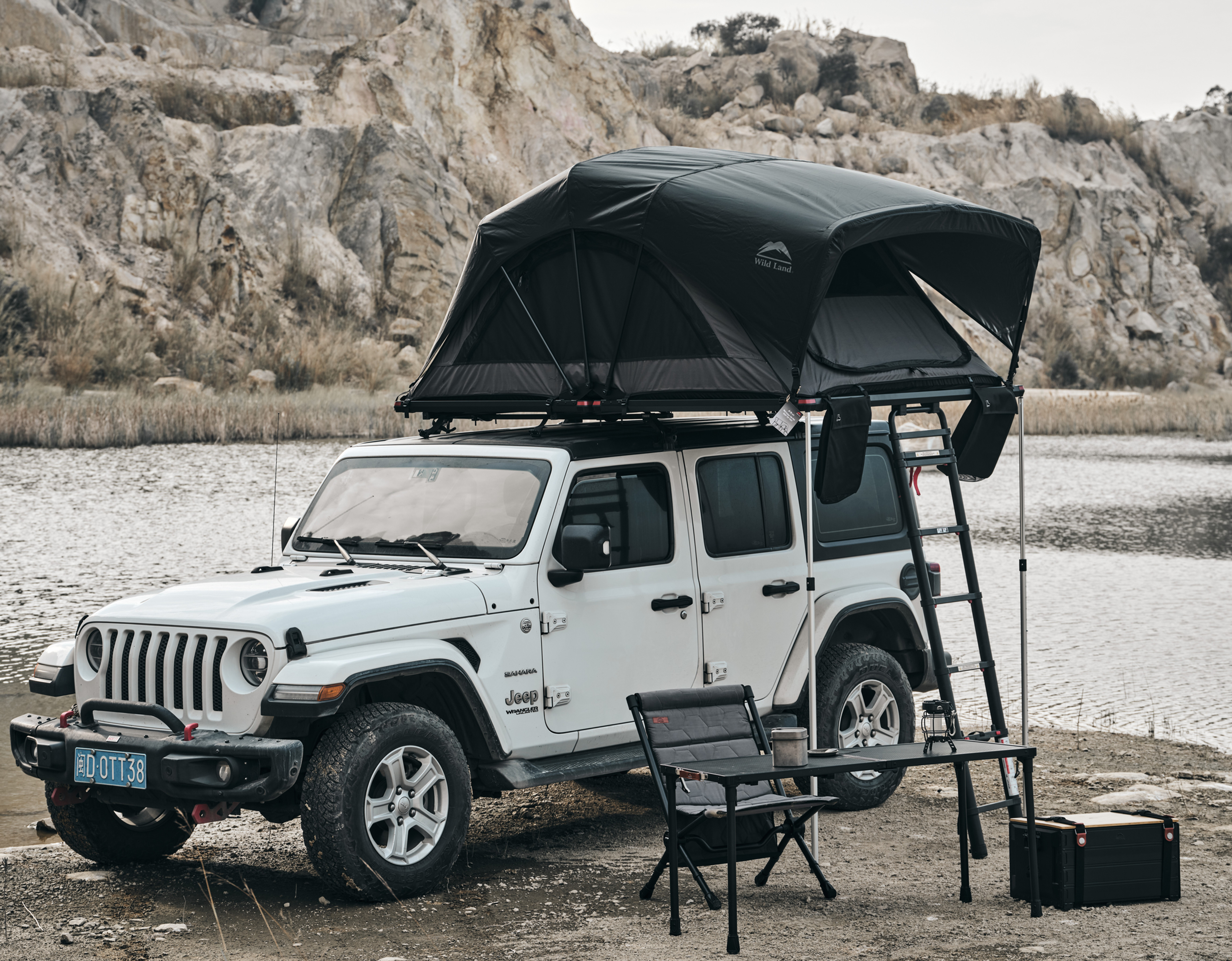 WildLand Wild Cruiser 160 Pro Rooftent for 3-4 person Family Roof tent