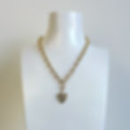 Basic Schakelketting Goud Op Mannequin Hals Bedel Gouden Hart