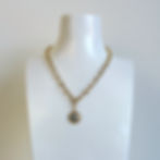 Basic Schakelketting Goud Op Mannequin Hals Bedel Goud en Turquoise