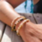 Armband Nightfall Radiance Zwart en Goud Ylandr Model