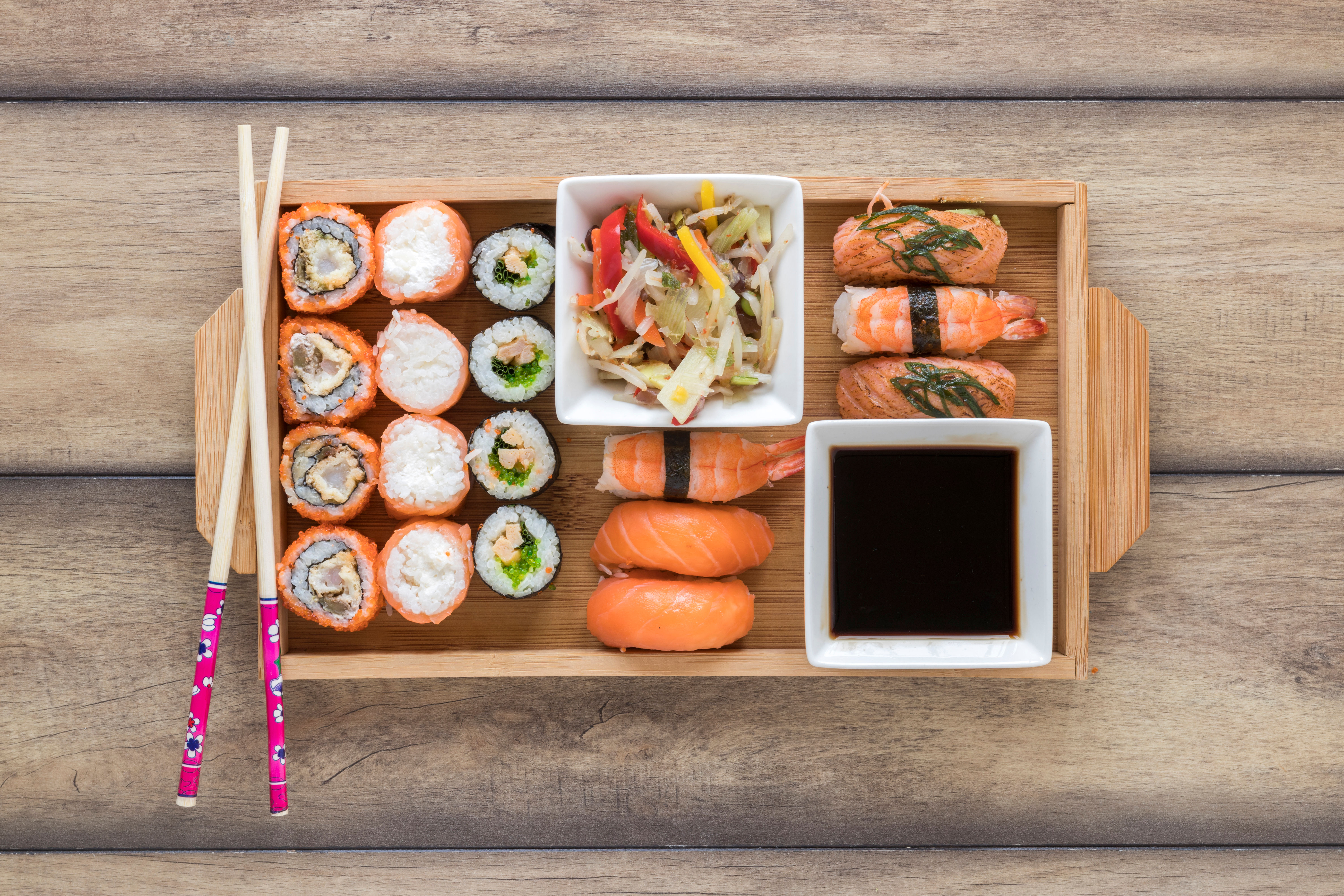 Plateau de makis/sushis 48 pièces viandes crudités