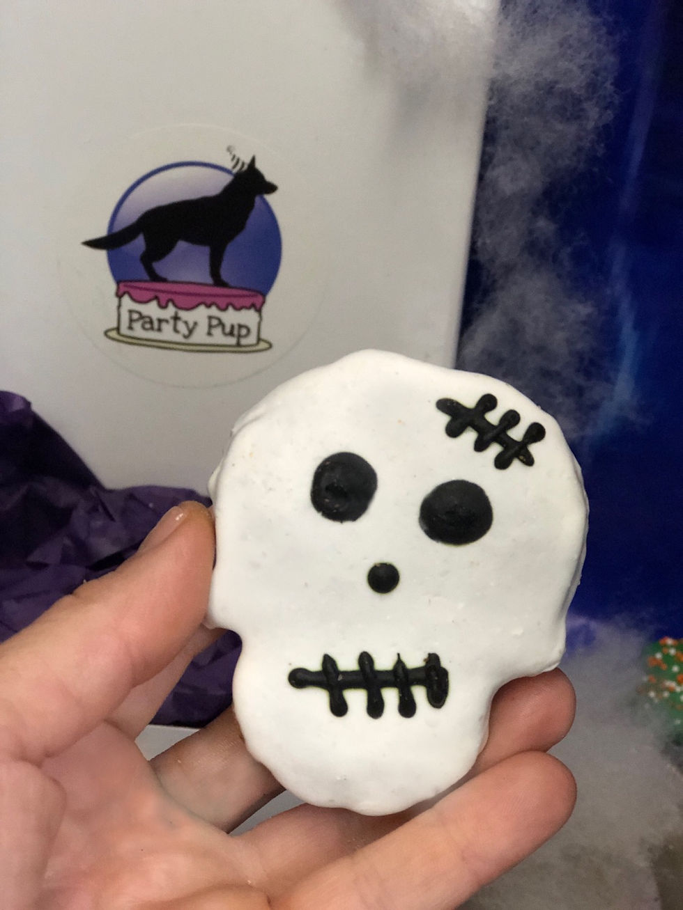 Thumbnail: Skeleton head cookies