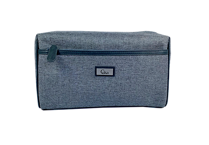 The picture shows a black cosmetic bag from the Giannini brand with an elegant quilted pattern and a practical handle.

The luxurious design is complemented by a silver zipper and an elegant brand plaque on the front. The bag offers plenty of storage space for cosmetics and care products and is particularly suitable for traveling or stylish storage at home.