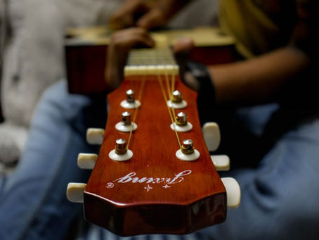 IS IT OKAY TO LEAVE A GUITAR UNSTRUNG?