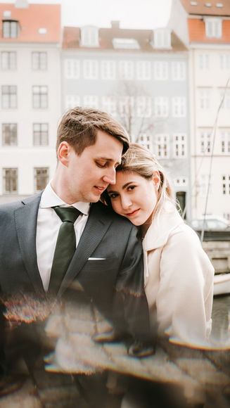 Bride and groom posing in Christianhavn
