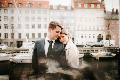 Bride and groom posing in Christianhavn