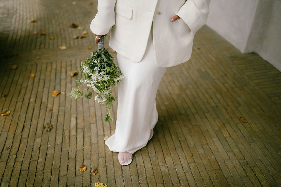 Elegant couple at Copenhagen City Hall wedding