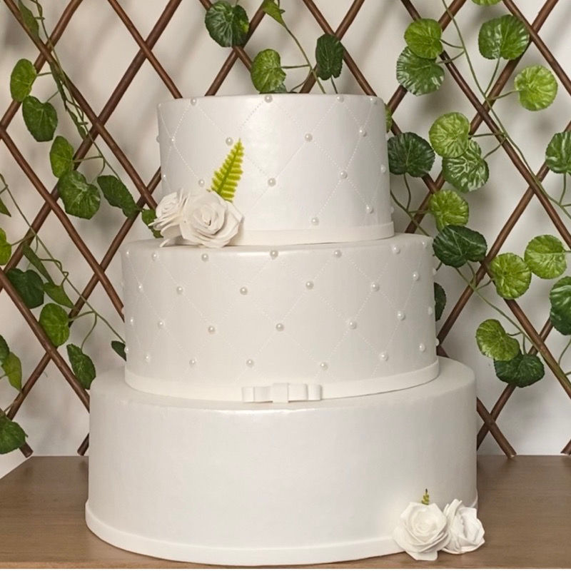 Bolo fake Branco 3 andares | Casamento | Noivado