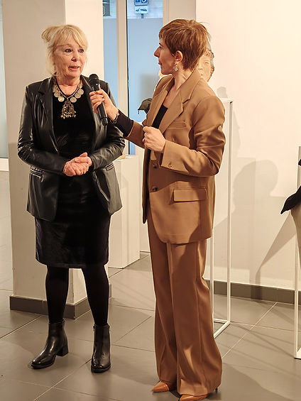 Grazia Giani alla mostra a Varese