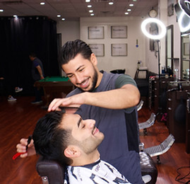 Danny haciendo un corte de pelo y un arreglo de barba. Tuve una buena experiencia.