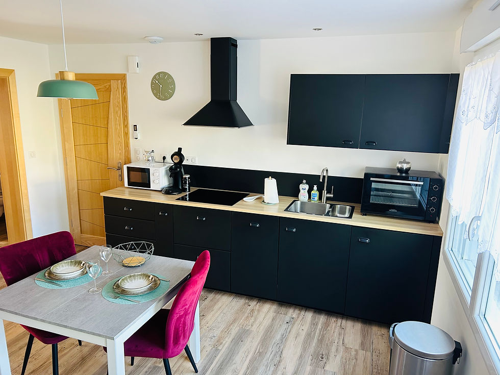 Cuisine moderne et coin repas pour un séjour appartement