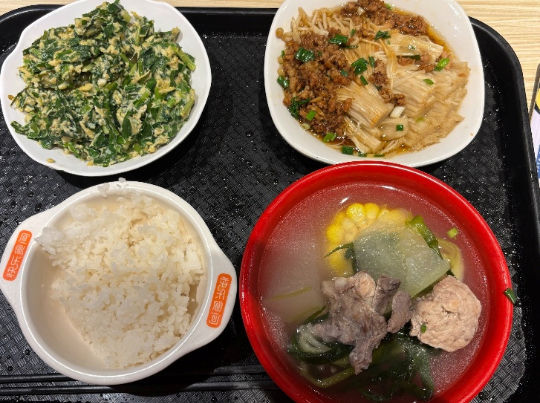 “韭菜炒鸡蛋”(左上)
