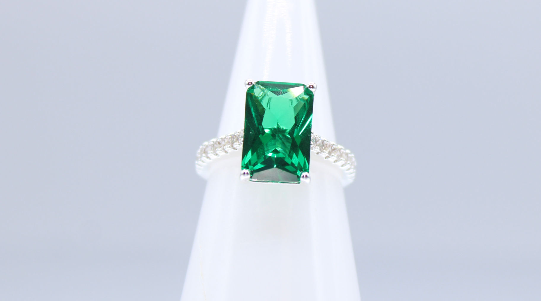 Emerald  - Design 9 Ring