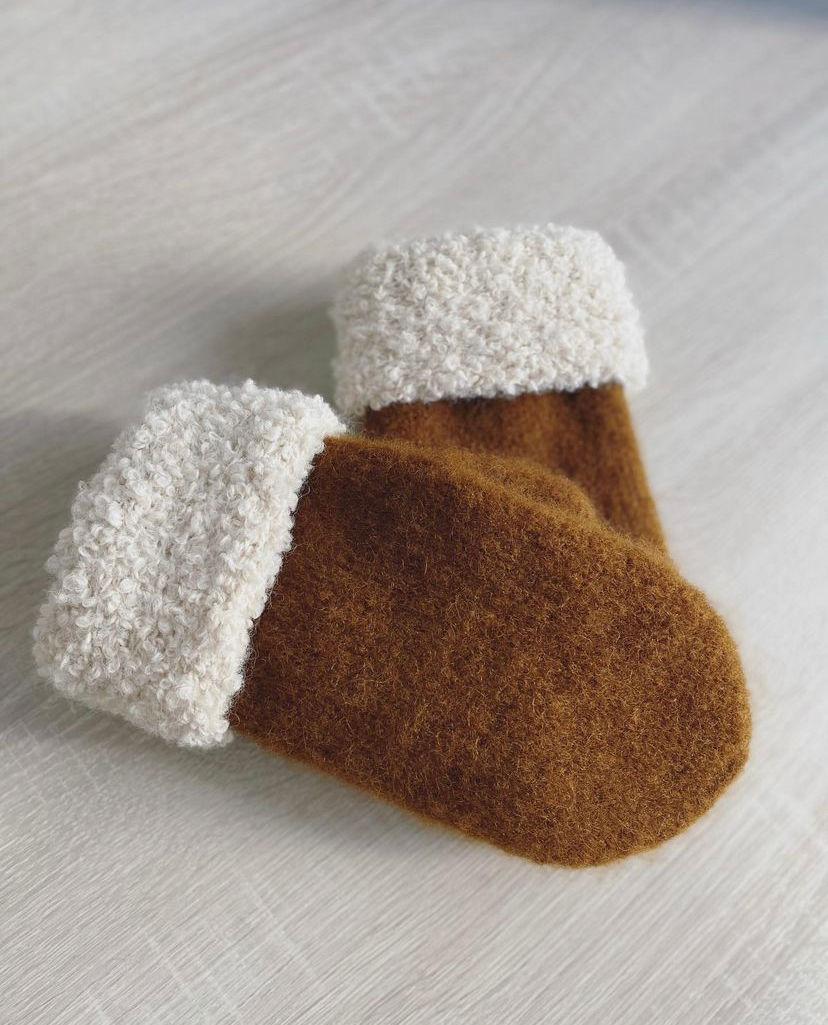 Thumbnail: Curly Cuff Mittens