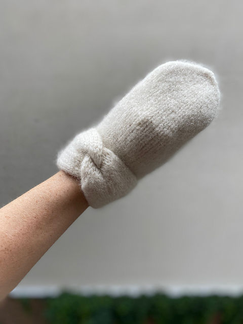 Thumbnail: Gefilzte Twist Fäustlinge