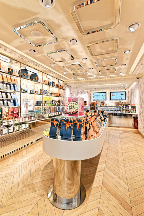 Photo d'un espace de l'intérieur d'une boutique rénové