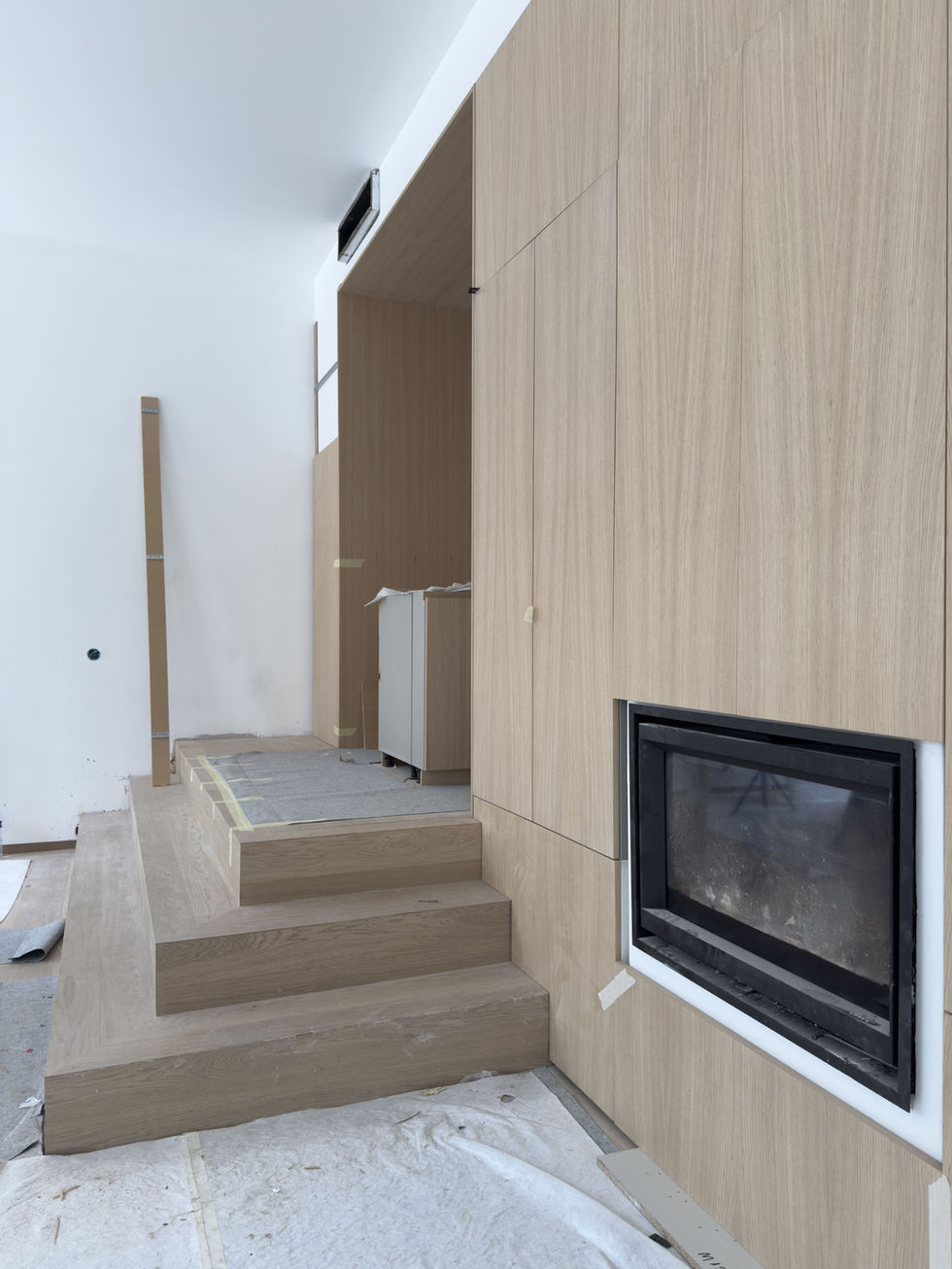 salon avec cheminée en cours de rénovation