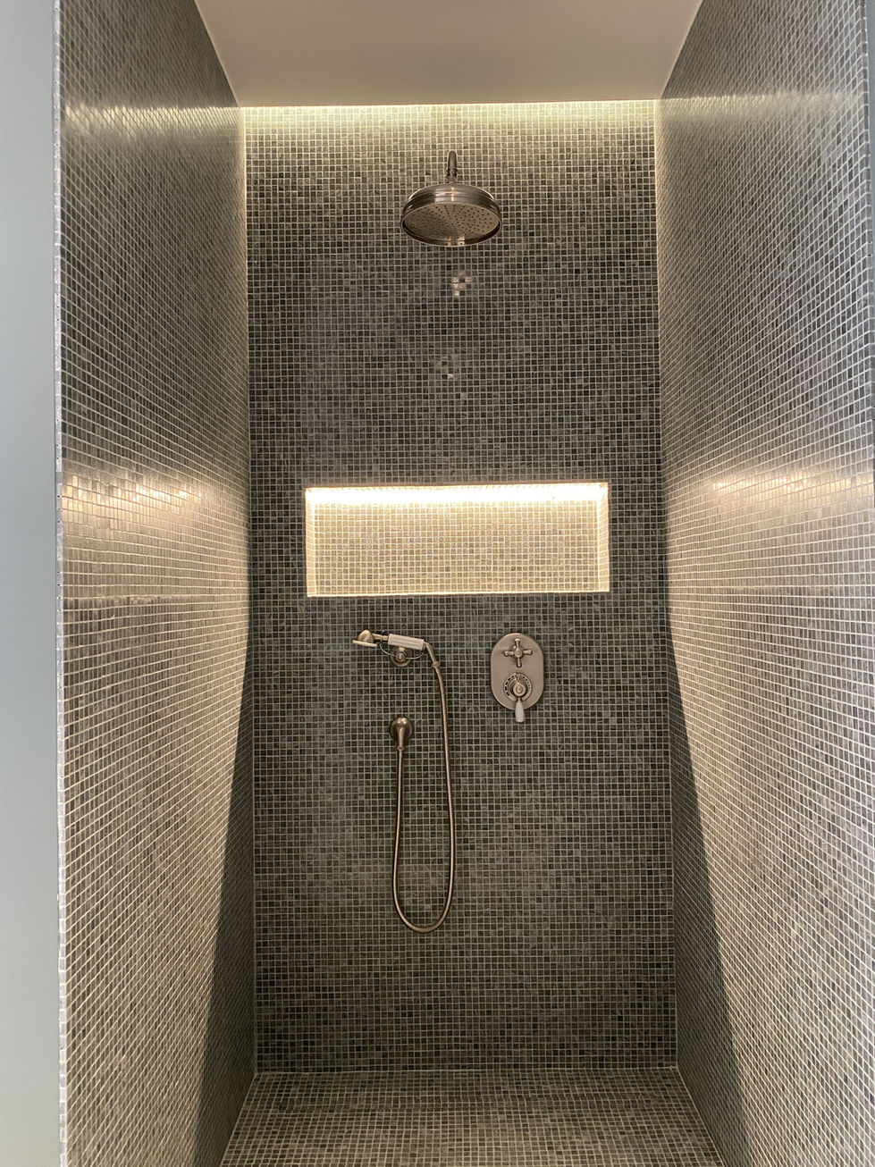 douche en mosaïque verte