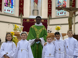 Yoan, Camille, Jules, Léo et Justine ont fait leur première communion.
