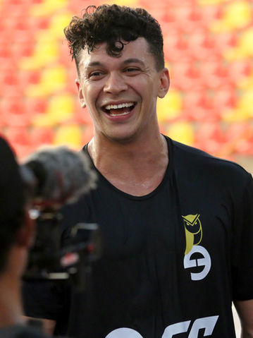 Cocielo sorrindo para a câmera