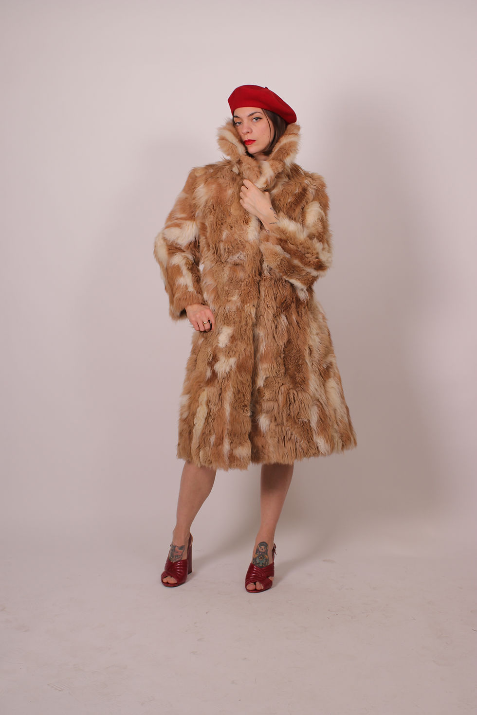 Thumbnail: 1970s Maxi Beige and Brown Fur Coat - Size M