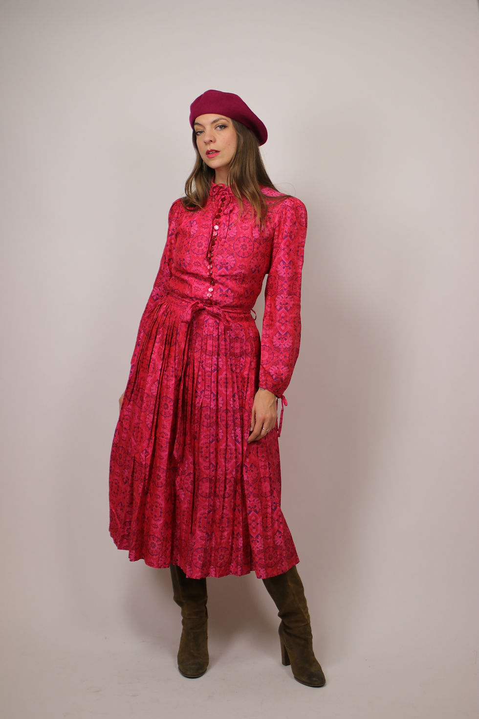 Thumbnail: 1970s Pink Batik Accordeon Pleats Silk Dress - Size S-M