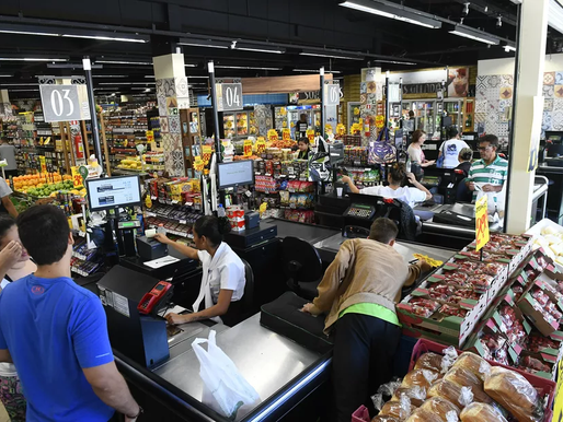 Qual é a diferença entre um salário mínimo e um salário digno?